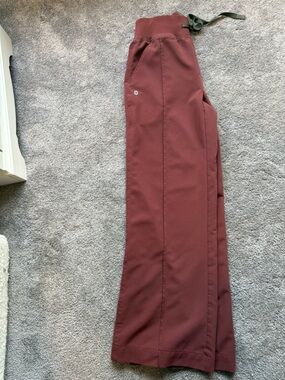 Figs Women's Scrubs in Maroon